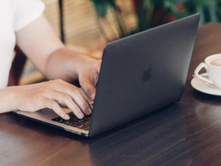 Будущие MacBook лишатся важного компонента